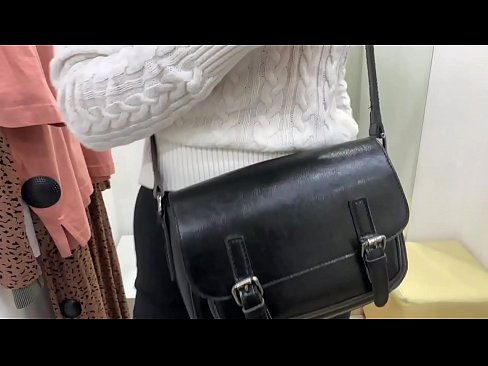 ❤️ Masturbasyona giştî ya keçika ciwan FeralBerry bi dilopek li jûreya fitarê ❤ Sluts li me ku.massagecenter-yalta.ru ❌️